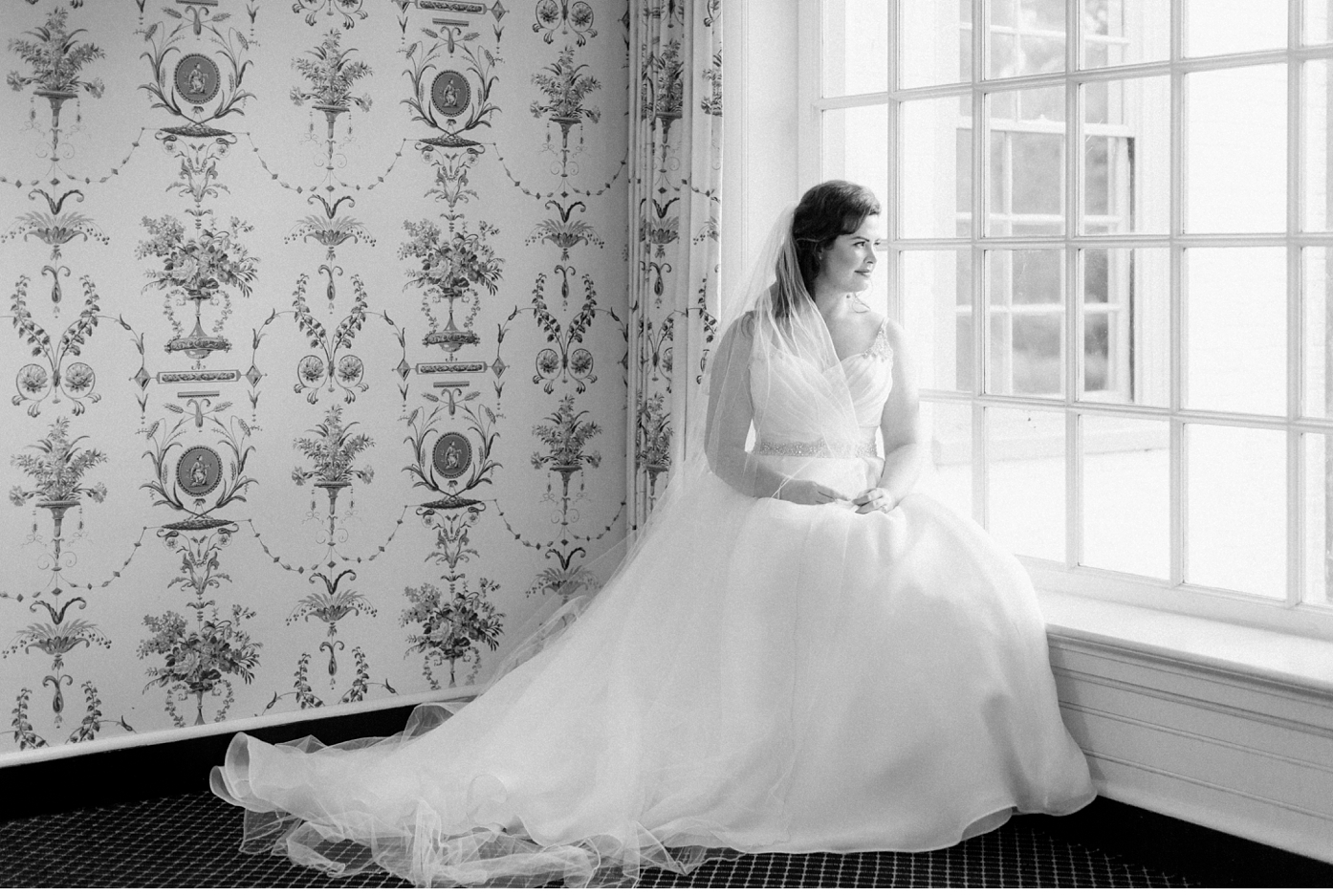 Williamsburg Inn Bridal Portrait Session by Alisandra Photography