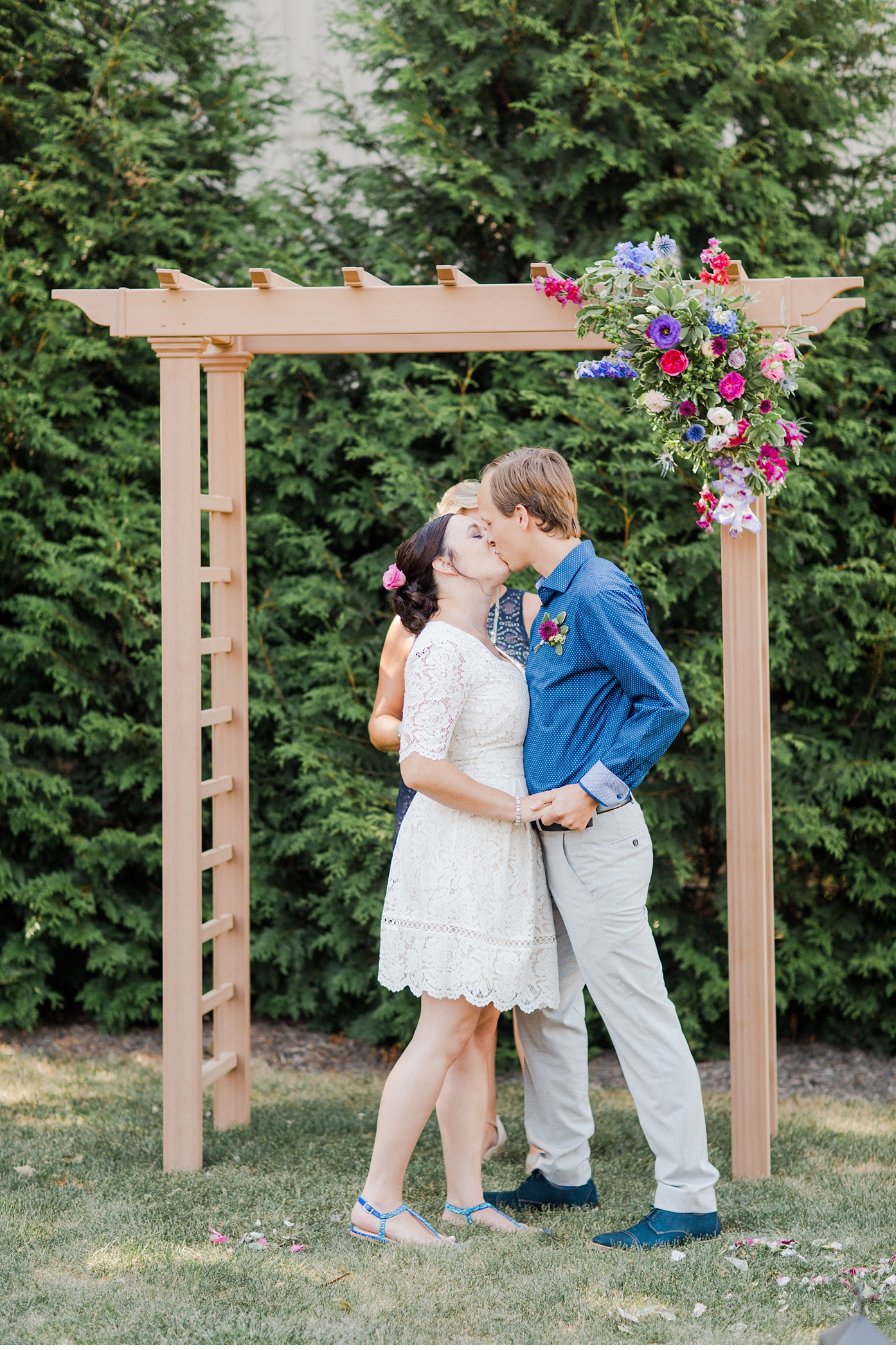 Backyard Micro Wedding in Harrisonburg Virginia by Alisandra Photography